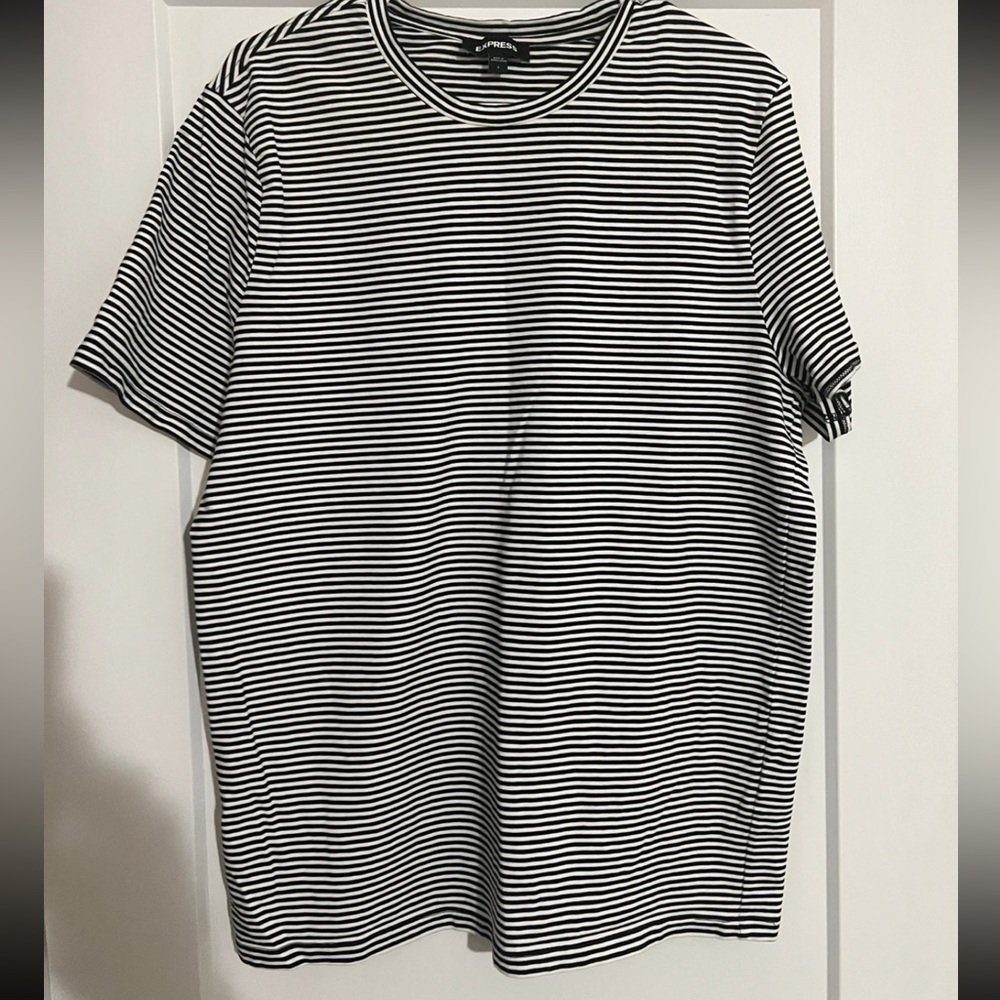 Express t-shirt large